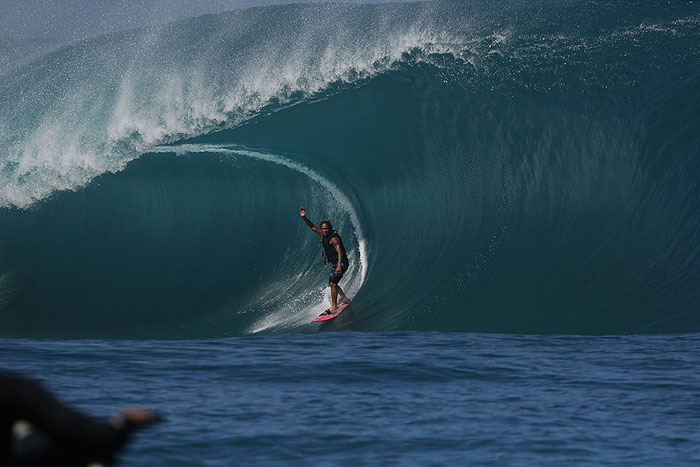 Teahupoo Tahiti big wave surfing – 20 Foot Plus video